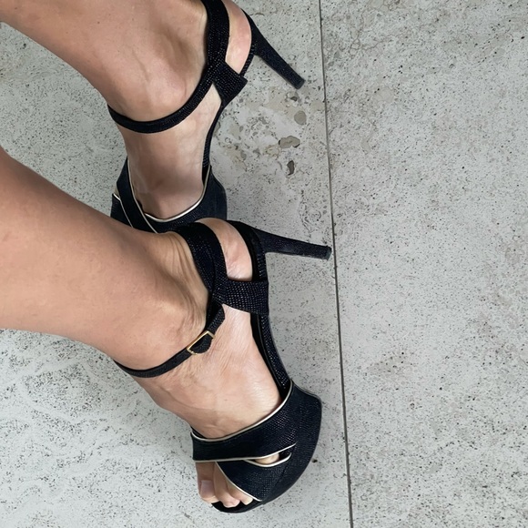 Stuart Weizmann shoes St Barths edition. - Picture 2 of 4